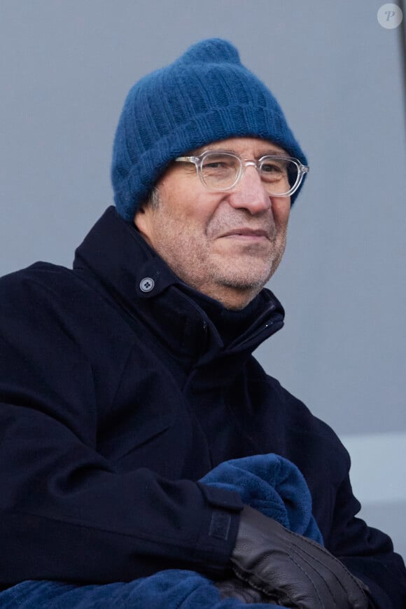 Xavier Niel - Célébrités dans les tribunes du match de football de Ligue 2 entre le Paris FC et le FC Annecy au Stade Charlety à Paris le 23 novembre 2024. © Cyril Moreau/Bestimage