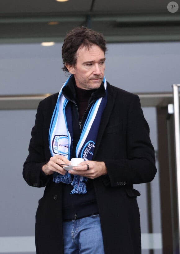 Antoine Arnault - Célébrités dans les tribunes du match de football de Ligue 2 entre le Paris FC et le FC Annecy au Stade Charlety à Paris le 23 novembre 2024. © Cyril Moreau/Bestimage 