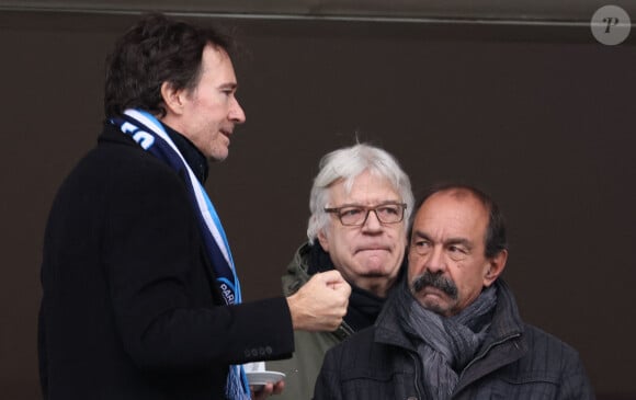 Antoine Arnault, Philippe Martinez - Célébrités dans les tribunes du match de football de Ligue 2 entre le Paris FC et le FC Annecy au Stade Charlety à Paris le 23 novembre 2024. © Cyril Moreau/Bestimage