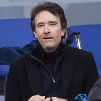 Antoine Arnault et son fils aîné, parfait supporter, au stade Charléty face à Xavier Niel