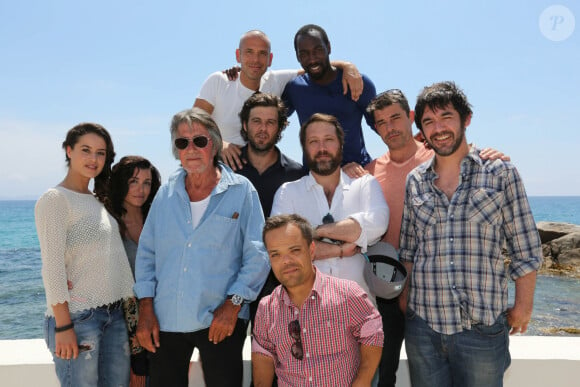 Alice David, Jenifer Bartoli, Jacques Dutronc, Jib Pocthier, Lannick Gautry, Fabrice Begotti, Thierry Neuvic, Thomas VDB, Medi Sadoun et Cyril Gueï lors d'un photocall de l'équipe du film "Les Francis" du réalisateur Fabrice Begotti à l'hôtel restaurant Cala di Sole près d'Ajaccio en Corse, le 3 juin 2014. Dans "Les Francis", la chanteuse Jenifer Bartoli interprète son premier rôle au cinéma aux côtés de son compagnon Thierry Neuvic. Le film sortira le 23 juillet prochain.  No Web No Blog pour la Belgique et la Suisse.