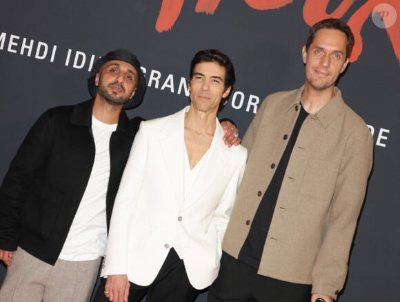 Mehdi Idir (réalisateur), Tahar Rahim et Grand Corps Malade ( GCM, Fabien Marsaud) lors de l'avant-première du film "Monsieur Aznavour" au cinéma Le Grand Rex à Paris le 22 octobre 2024. © Coadic Guirec / Bestimage