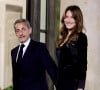 Un papa comblé !
Nicolas Sarkozy et sa femme Carla Bruni-Sarkozy lors de l'accueil par le couple présidentiel français du président du Kazakhstan au palais de l'Elysée à Paris pour un dîner d'état © Dominique Jacovides / Bestimage 