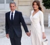 Et de compléter : "Il n'y a pas de concept de demi-frères et demi-soeurs, ils sont frères et soeurs !".
Nicolas Sarkozy et sa femme Carla Bruni-Sarkozy (robe Ralph Lauren) - Dîner d'état en l'honneur du président des Etats-Unis et sa femme au palais de l'Elysée à Paris, à l'occasion de leur visite officielle en France. Le 8 juin 2024 © Jacovides-Moreau / Bestimage 