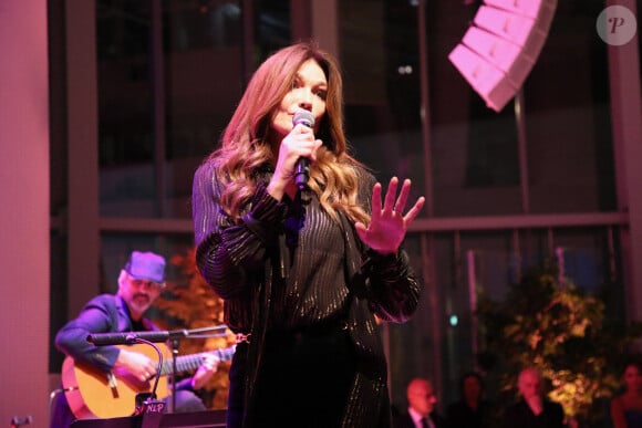 Carla Bruni Sarkozy donne un mini concert lors du Dîner " Korea invites the World ", donné à la Fondation Louis Vuitton par Mr Chey Tae-won, Président de la Chambre de Commerce et d'Industrie Coréenne. Paris, France, le 14 Octobre 2023. © Bertrand Rindoff Petroff / Bestimage 