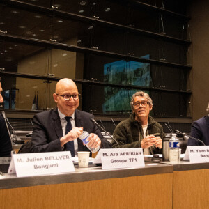 Thomas Courcele Yann Barthès Ara Aprikian Julien Bellver - Le présentateur de l'émission Quotidien, est auditionné par la commission d'enquête sur les fréquences TNT, à la demande du Rassemblement national à Paris le 27 mars 2024.