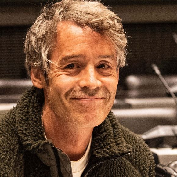 Yann Barthés - Le présentateur de l'émission Quotidien, est auditionné par la commission d'enquête sur les fréquences TNT, à la demande du Rassemblement national à Paris le 27 mars 2024.