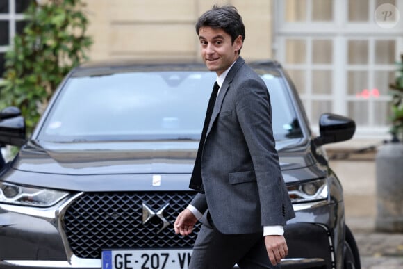 Le Premier ministre reçoit l'ancien premier ministre et président du groupe parlementaire Ensemble Pour la République Gabriel Attal et les responsables politiques de la majorité à Matignon, Paris, le 26 novembre 2024. © Stéphane Lemouton / Bestimage 