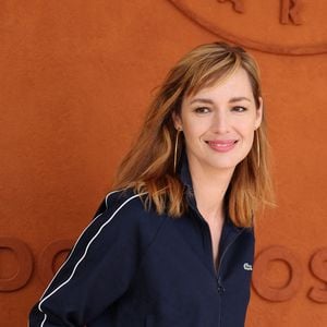 Est pour rappel originaire de Bretagne
Louise Bourgoin - Célébrités au village lors des Internationaux de France de tennis de Roland Garros 2024 à Paris le 9 juin 2024. 