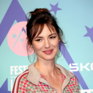 Puisqu'elle y possède une maison
Louise Bourgoin - 27ème Festival International du Film de Comédie de l'Alpe d'Huez le 16 janvier 2024. © Dominique Jacovides/Bestimage