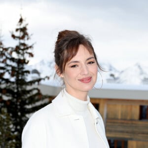 Louise Bourgoin - Photocall du film "Bis Repetita" dans le cadre du 27ème Festival International du Film de Comédie de l'Alpe d'Huez le 16 janvier 2024. © Dominique Jacovides/Bestimage 