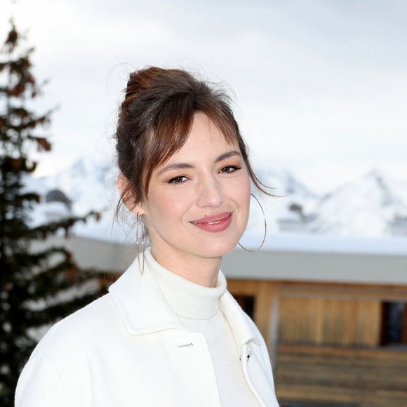Louise Bourgoin - Photocall du film "Bis Repetita" dans le cadre du 27ème Festival International du Film de Comédie de l'Alpe d'Huez le 16 janvier 2024. © Dominique Jacovides/Bestimage 
