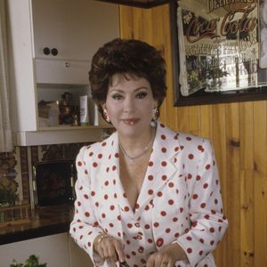 L'endroit où il y a la plus forte concentration au mètre carré d'artistes
Archives - En France, à Paris, Rika Zarai chez elle dans sa maison Villa Montmorency en janvier 1990.