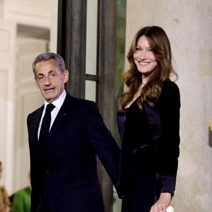 Nicolas Sarkozy et sa femme Carla Bruni-Sarkozy lors de l'accueil par le couple présidentiel français du président du Kazakhstan au palais de l'Elysée à Paris pour un dîner d'état © Dominique Jacovides / Bestimage 