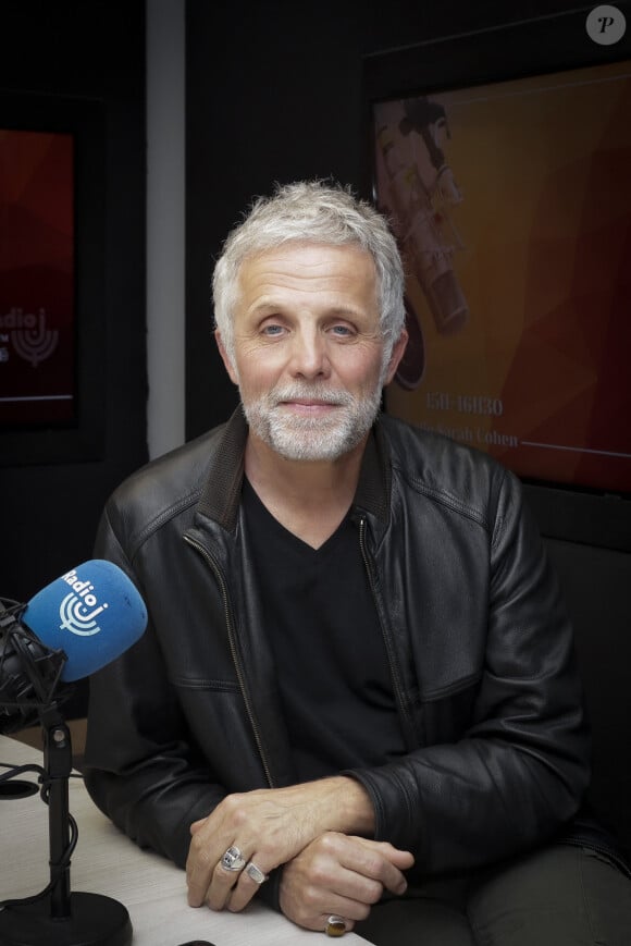 Exclusif - Stéphane Guillon est l'invité du "15h/16h30" présenté par CS Cohen et diffusé en direct sur Radio J le 26 mars 2024. © Jack Tribeca / Bestimage