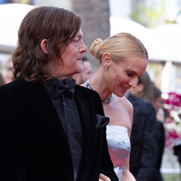 Les deux stars ont d'ailleurs accueilli une petite Nova en 2018. Cette dernière parlerait l'anglais et allemand en plus d'apprendre le français.
Norman Reedus et sa compagne Diane Kruger - Montée des marches pour la cérémonie de clôture du 75ème Festival International du Film de Cannes. Le 28 mai 2022 © Olivier Borde / Bestimage 