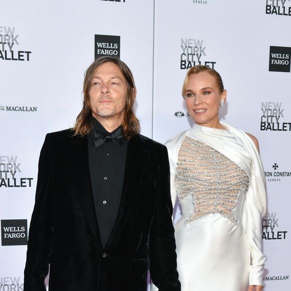 Norman Reedus et sa fiancée Diane Kruger au photocall de la soirée de gala de mode du New York City Ballet en l'honneur de George Balanchine et Jerome Robbins au théâtre David H. Koch à New York City, New York, Etats-Unis, le 5 octobre 2023. © StarMax/Bestimage 