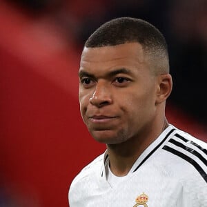 "Je le dis parce que je l'assume. J'y crois. Il y a pas mal de choses auxquelles nous, les occidentaux, ne croyons pas", explique Emmanuel Petit
 
Kylian Mbappé avec le Real Madrid face à Liverpool, le 27 novembre 2024. (Credit Image: © David Blunsden/Action Plus Sports via ZUMA Press Wire)