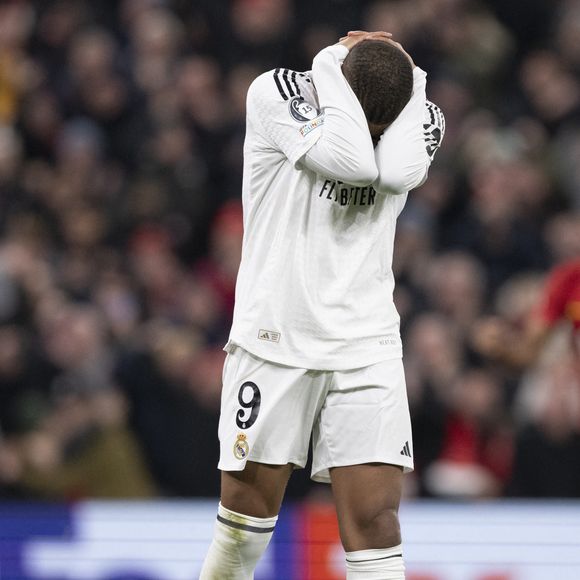 "Moi, je pense qu'il a vraiment été marabouté", a lâché Emmanuel Petit
 
Kylian Mbappé avec le Real Madrid face à Liverpool, le 27 novembre 2024.