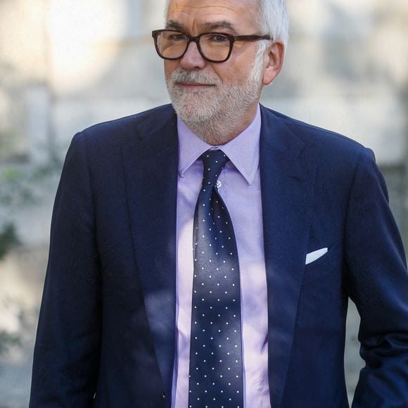 Pascal Praud - Obsèques du journaliste Jean-Pierre Elkabbach au cimetière du Montparnasse dans le 14ème arrondissement de Paris, France, le 6 octobre 2023. © Christophe Clovis/Bestimage