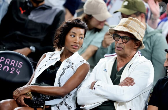 Yannick Noah et sa compagne Malika - Les célébrités en tribunes pendant l'épreuve de basketball de Demi-Finale opposant la France à l'Allemagne lors des Jeux Olympiques de Paris 2024 (JO) à l'Arena Bercy, à Paris, France, le 8 août 2024. © Jacovides-Perusseau/Bestimage 