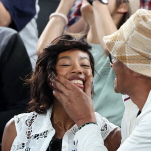 Naissance - Yannick Noah est papa pour la 6e fois d'une petite fille prénommée Keelaani - Yannick Noah et sa compagne Malika - Les célébrités en tribunes pendant l'épreuve de basketball de Demi-Finale opposant la France à l'Allemagne lors des Jeux Olympiques de Paris 2024 (JO) à l'Arena Bercy, à Paris, France, le 8 août 2024. © Jacovides-Perusseau/Bestimage 