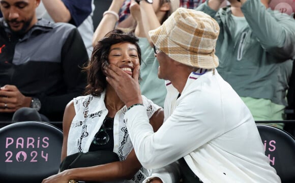 Naissance - Yannick Noah est papa pour la 6e fois d'une petite fille prénommée Keelaani - Yannick Noah et sa compagne Malika - Les célébrités en tribunes pendant l'épreuve de basketball de Demi-Finale opposant la France à l'Allemagne lors des Jeux Olympiques de Paris 2024 (JO) à l'Arena Bercy, à Paris, France, le 8 août 2024. © Jacovides-Perusseau/Bestimage 