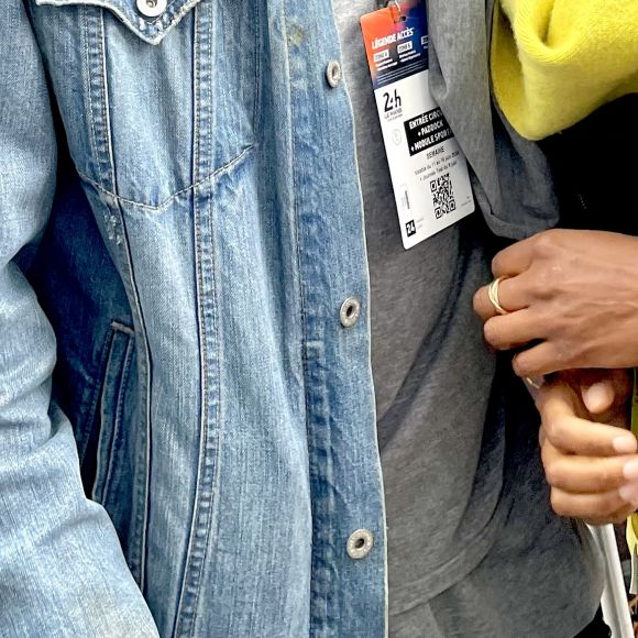 Naissance - Yannick Noah est papa pour la 6e fois d'une petite fille prénommée Keelaani - Yannick Noah et sa compagne Malika, enceinte, lors des "24H du Mans", le 15 juin 2024. © Fabien Faure/Bestimage 