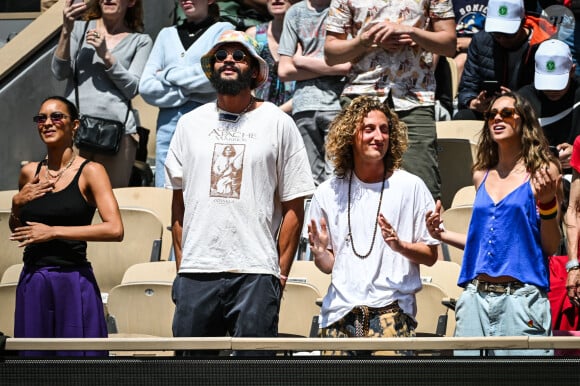 Joakim Noah avec sa femme Lais Ribeiro, Jenaye Noah et Joalukas Noah - Concert de Yannick Noah lors des internationaux de France de Tennis de Roland Garros 2023 à Paris le 27 mai 2023. © Matthieu Mirville/Bestimage 