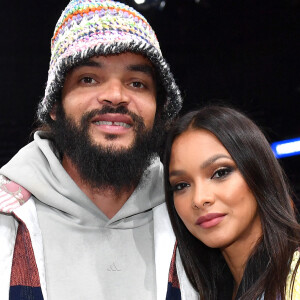 Cette fois-ci, c'est son fils aîné Joakim qui est à nouveau devenu papa
Joakim Noah et sa femme Lais Ribeiro - People au match de Basketball Paris NBA 2023 entre les Pistons de Detroit et les Bulls de Chicago à l'Accor Arena Bercy le 19 janvier 2023. © Veeren/Bestimage 