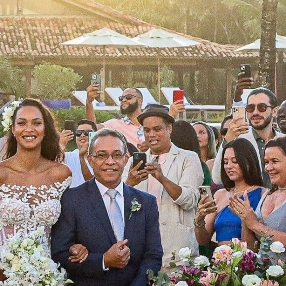 Exclusif - Lais Ribeiro et son père José Ribeiro de Oliveira Filho - Joakim Noah et Lais Ribeiro se sont mariés devant leurs amis et leur famille sur la plage de Trancoso au Brésil le 13 juillet 2022.