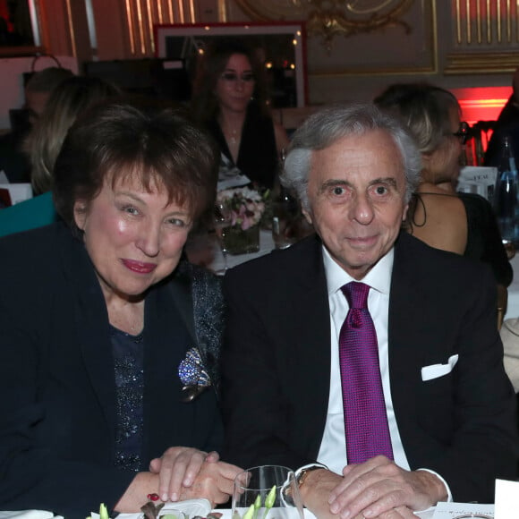 La fondation "Vaincre le Cancer" a récolté des fonds destinés à développer un espace bien-être pour les patients atteints de cancer à Villejuif...
Exclusif - Roselyne Bachelot-Narquin, Michel Oks "Président bénévole de la fondation Vaincre le cancer" et Nolwenn Leroy - Dîner de Gala "Vaincre le cancer" au profit de la lutte contre les cancers dans les salons du Cercle de l'Union Interalliée à Paris le 17 Novembre 2024. © Bertrand Rindoff / Bestimage