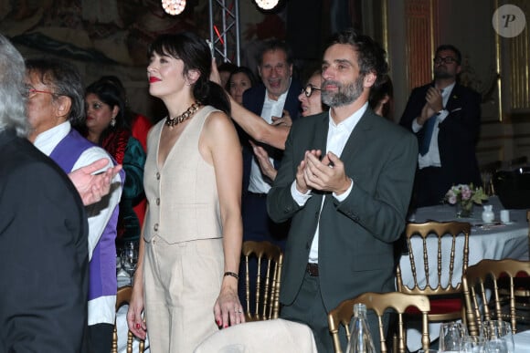 Exclusif - Nolwenn Leroy et son compagnon Arnaud Clément dansent sur la musique des Beatles - Dîner de Gala "Vaincre le cancer" au profit de la lutte contre les cancers dans les salons du Cercle de l’Union Interalliée à Paris le 17 Novembre 2024. © Bertrand Rindoff / Bestimage  No Web - Belgique et Suisse 