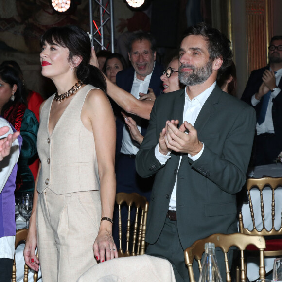 Exclusif - Nolwenn Leroy et son compagnon Arnaud Clément dansent sur la musique des Beatles - Dîner de Gala "Vaincre le cancer" au profit de la lutte contre les cancers dans les salons du Cercle de l’Union Interalliée à Paris le 17 Novembre 2024. © Bertrand Rindoff / Bestimage  No Web - Belgique et Suisse 