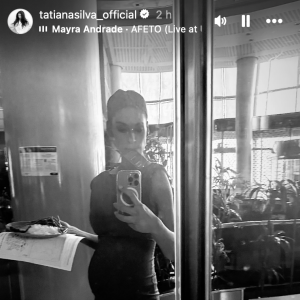 Ce samedi 30 novembre, la présentatrice a partagé son baby bump dans sa story Instagram...
Story Instagram de @tatianasilva_official, 30 novembre 2024.