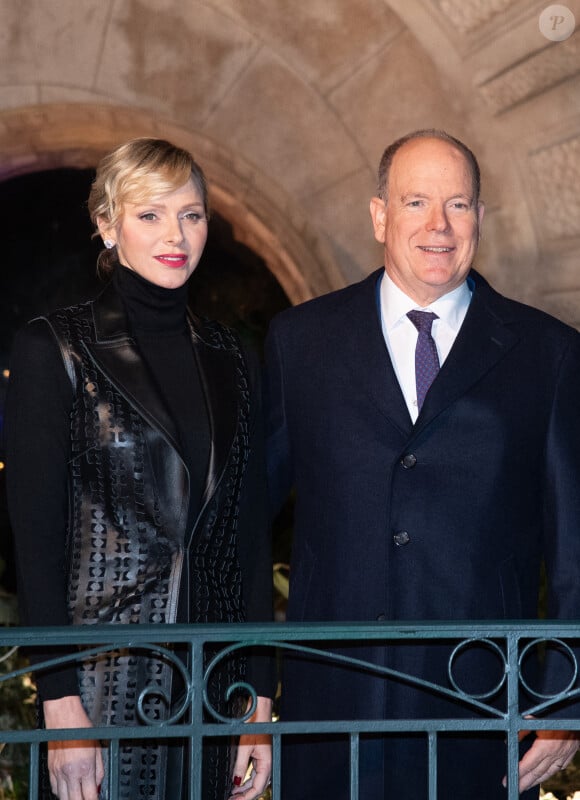 Chaque année, la période de Noël est l'occasion pour le couple princier de réunir la famille et de célébrer cette fête dans la tradition monégasque...
Le Prince Albert II de Monaco et la Princesse Charlène de Monaco assistent à l'inauguration des illuminations de Noël sur la Place du Casino à Monte-Carlo, Monaco, le 30 novembre 2024 Monaco. Photo par Pierre Villard/Pool/ABACAPRESS.COM