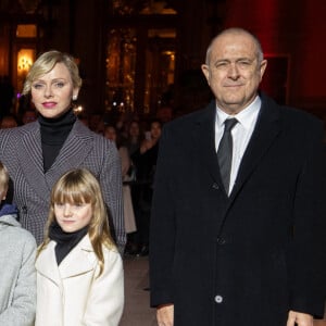 Jacques et Gabriella, en grandissant, s'impliquent davantage dans les événements symboliques de la Principauté, devenant des ambassadeurs de la magie de Noël sur le Rocher.
Le Prince Albert II de Monaco, la Princesse Gabriella de Monaco, le Prince Jacques de Monaco et la Princesse Charlene de Monaco assistent à l'inauguration des illuminations de Noël sur la Place du Casino à Monte-Carlo, Monaco, le 30 novembre 2024 Monaco. Photo par Pierre Villard/Pool/ABACAPRESS.COM