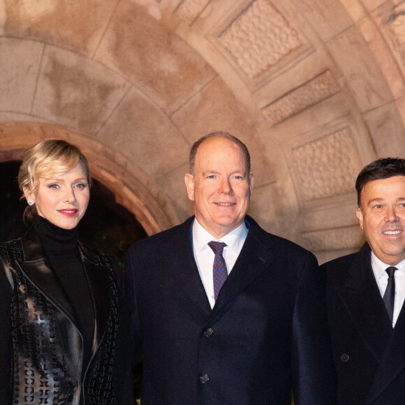 Le Prince Albert II de Monaco et la Princesse Charlène de Monaco assistent à l'inauguration des illuminations de Noël sur la Place du Casino à Monte-Carlo, Monaco, le 30 novembre 2024 Monaco. Photo par Pierre Villard/Pool/ABACAPRESS.COM