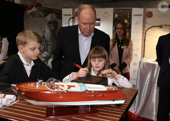 Le prince Albert II de Monaco, accompagné par le prince héréditaire Jacques et la princesse Gabriella, a visité le 1er Chocolashow, un salon du chocolat installé dans le Tunnel Riva à Monaco, le 9 mai 2024. © Claudia Albuquerque / Bestimage 