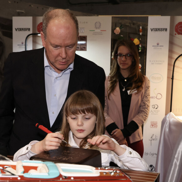 Le prince Albert II de Monaco, accompagné par le prince héréditaire Jacques et la princesse Gabriella, a visité le 1er Chocolashow, un salon du chocolat installé dans le Tunnel Riva à Monaco, le 9 mai 2024. © Claudia Albuquerque / Bestimage 