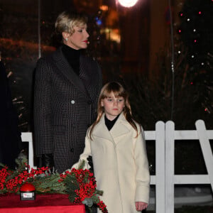Le prince Albert II de Monaco et la princesse Charlène, avec leurs enfants, les jumeaux princiers, Jacques et Gabriella, ont donné le coup d'envoi des illuminations de Noël sur la Place du Palais de Monaco, le 30 novembre 2024. © Bruno Bebert/Pool Monaco/Bestimage 