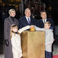 Jacques et Gabriella de Monaco donnent le coup d'envoi des festivités de Noël avec leurs parents, un moment féérique sur le Rocher