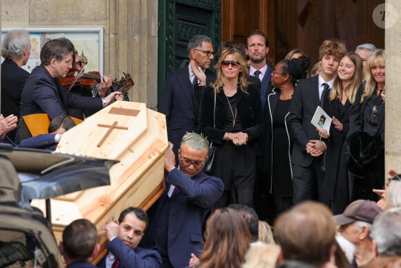 Si la fille du regretté prince Jean-Stanislas Poniatowski a vécu une enfance loin du besoin, elle affirme ne pas être "héritière". 
Roschdy Zem et sa compagne Sarah Poniatowski (Lavoine), Pierre Rambaldi, Roman Lavoine, sa cousine Tess Rambaldi (fille de Marie Poniatowski et petite-fille du défunt), Marie Rambaldi (Poniatowski) - Sorties des obsèques du prince Jean-Stanislas Poniatowski en l'Eglise polonaise à Paris, France, le 29 avril 2024. © Jacovides-Moreau/Bestimage