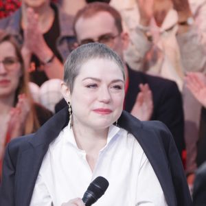 Elle a expliqué n'avoir pas vraiment de chance de guérison : "On ne parle que de rémission, on ne parlera jamais de guérison…

Exclusif - Emilie Dequenne sur le plateau de l'émisson "C à vous" lors du 77ème Festival International du Film de Cannes le 15 mai 2024. 