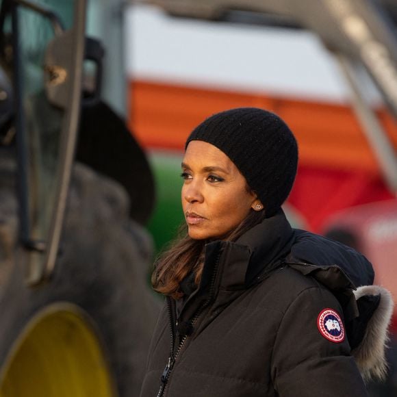 Karine Le Marchand soutient les agriculteurs sur le barrage de l'Autoroute A4 à hauteur de Jossigny en Seine et Marne le 29 Janvier 2024. © Jeremy Melloul - Pierre Perusseau / Bestimage