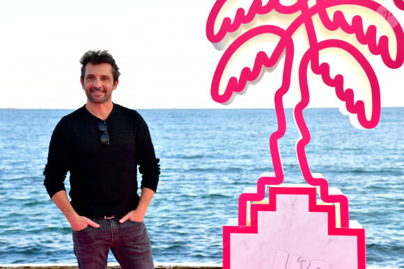 Sébastien Roch durant le photocall sur le ponton du Majectic pour la série "Les Mystères de l'Amour" dans le cadre de Canneseries saison 3 au Palais des Festivals à Cannes, le 10 octobre 2020. Canneseries se déroule du 9 au 14 octobre avec des mesures sanitaires importantes dues au COVID-19. © Bruno Bebert / Bestimage 