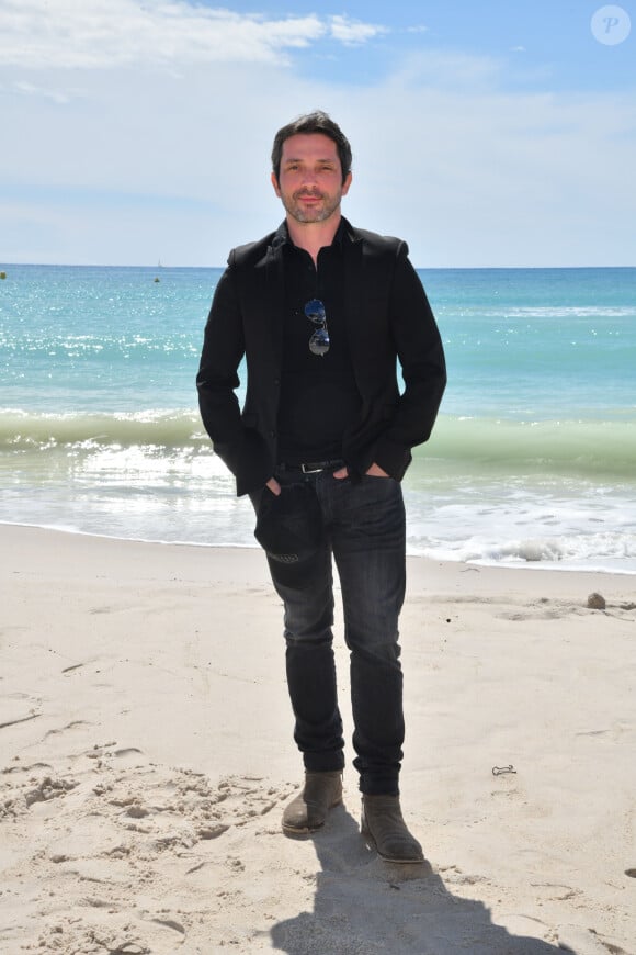 Sébastien Roch - Rendez-vous avec les acteurs de la série "Les Mystères de l'Amour" sur la croisette dans le cadre du 2ème festival Canneseries à Cannes, le 7 avril 2019. © Bruno Bebert/Bestimage 