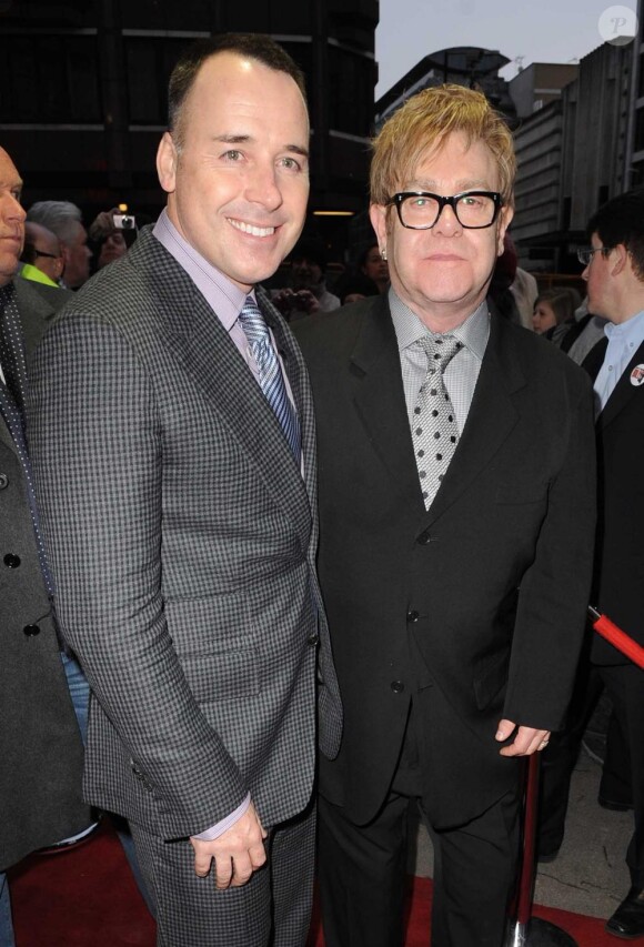 Elton John et David Furnish à Londres le 31 mars 2010 pour le 5e anniversaire de la comédie musicale Billy Elliot.
