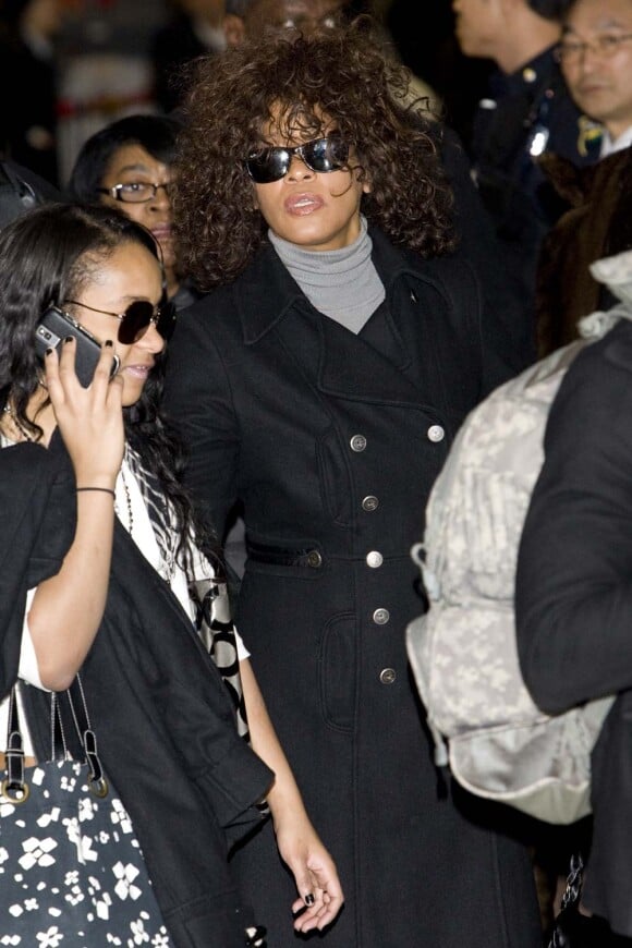Whitney Houston et sa fille Bobbi Kristina arrivent à Séoul, le 3 février 2010 !