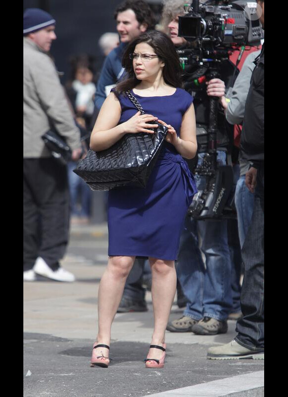 America Ferrera sur le tournage du Season Finale d'Ugly Betty (Londres, 5 avril 2010)